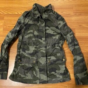 Love Tree Camo Shirt/Jacket Small (HE)
